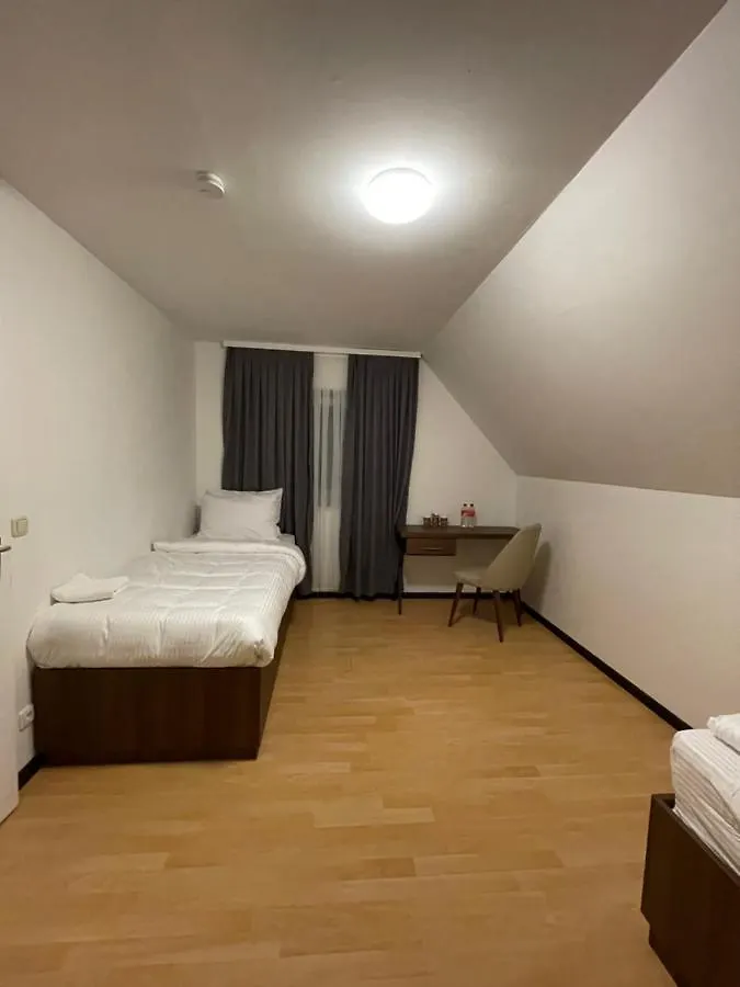 Hostel Casa Andalucia Hallbergmoos 0*,